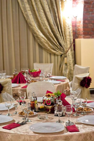 Decor romantic cu auriu si roz