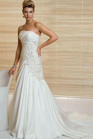 Rochie de mireasa disponibila in magazinele Avangarde Brides, colecia