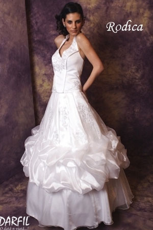 Rochie de mireasa disponibila in magazinele Darfil.