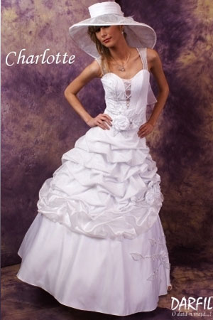 Rochie de mireasa disponibila in magazinele Darfil.