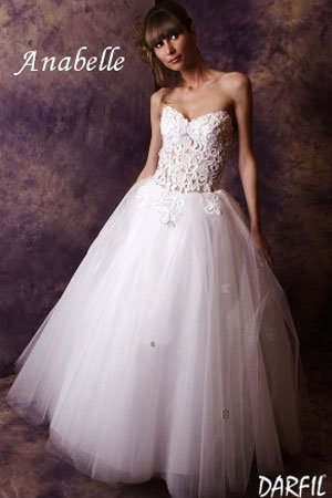 Rochie de mireasa disponibila in magazinele Darfil.