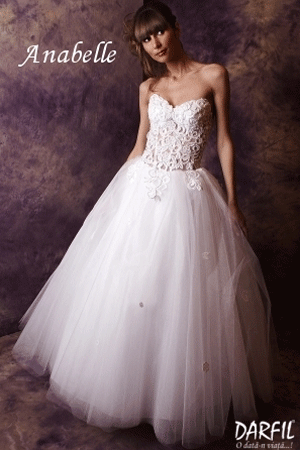 Rochie de mireasa disponibila in magazinele Darfil.