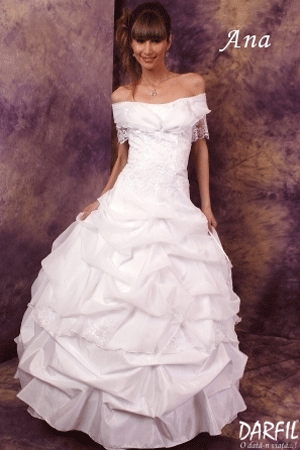Rochie de mireasa disponibila in magazinele Darfil.
&nbsp;