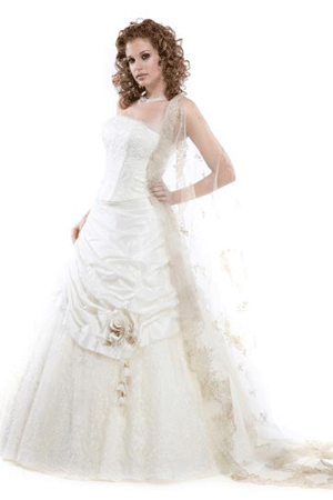 Rochie de mireasa disponibila in magazinele MayaFashion.