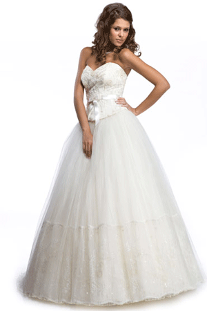 Rochie de mireasa disponibila in magazinele MayaFashion.