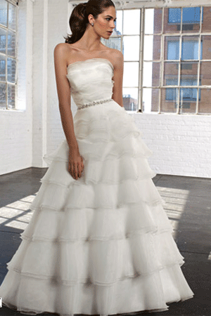 Rochie de mireasa disponibila in magazinele Avangarde Brides, Colectia