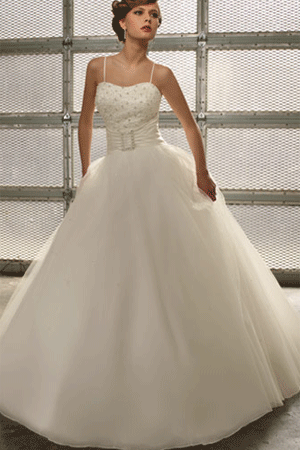 Rochie de mireasa disponibila in magazinele Avangarde Brides, Colectia