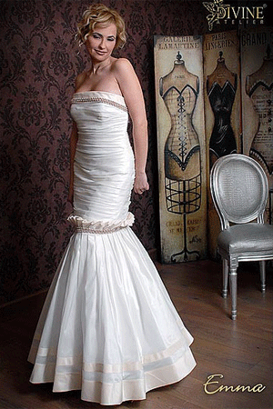 Rochie de mireasa disponibila in magazinele Divine.