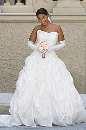 Rochie de mireasa disponibila in magazinele Decosta design.