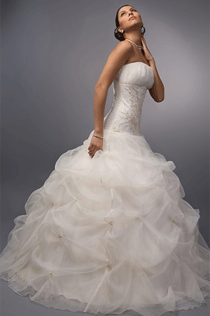 Rochie de mireasa disponibila in magazinele Calin Events.