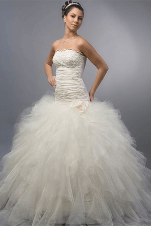 Rochie de mireasa disponibila in magazinele Calin Events.