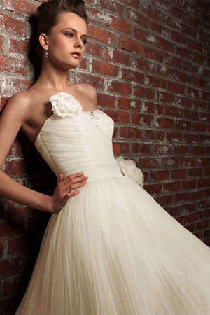 Rochie de mireasa disponibila in magazinele Avangarde Brides, Colectia