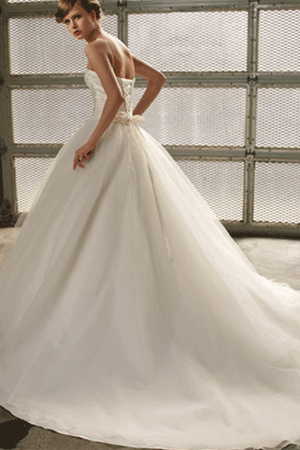 Rochie de mireasa disponibila in magazinele Avangarde Brides, Colectia