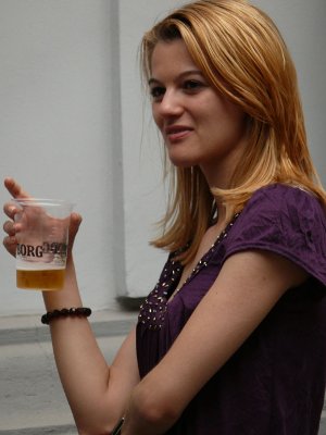Se marita Mona mea