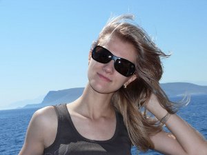 Se marita Mona mea