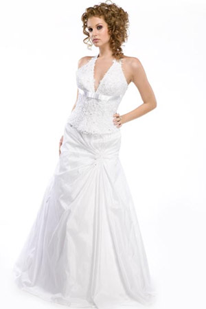 Rochie de mireasa disponibila in magazinele Maya Fashion.&nbsp;