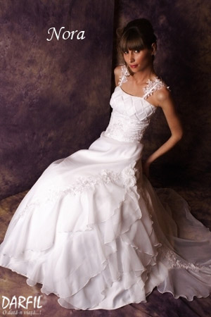 Rochie de mireasa disponibila in magazinele Darfil.&nbsp;