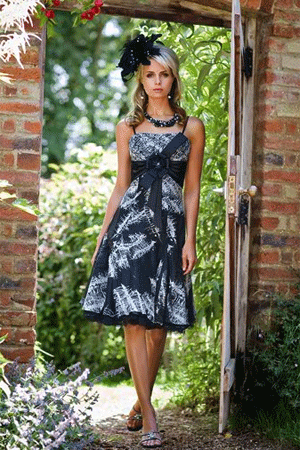 Rochie de ocazie disponibila in magazinele Avangarde Brides, Colectia