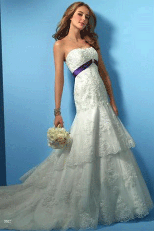 Rochie de mireasa disponibila in magazinele Decosta Design.