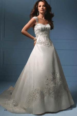 Rochie de mireasa disponibila in magazinele Decosta Design.