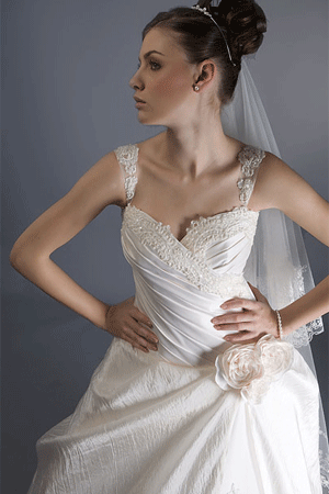 Rochie de mireasa disponibila in magazinele Calin Events.