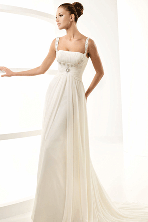 Rochie de mireasa disponibila in magazinele Bien Savvy., colectia