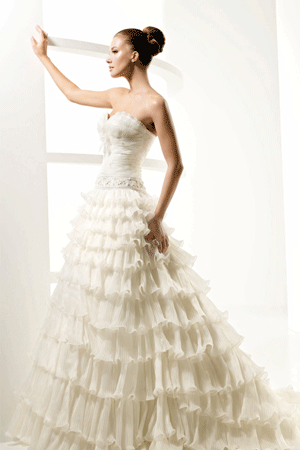 Rochie de mireasa disponibila in magazinele Bien Savvy., colectia