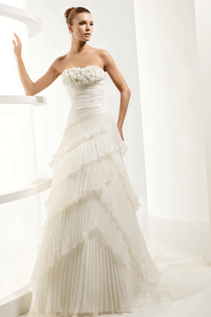 Rochie de mireasa disponibila in magazinele Bien Savvy., colectia