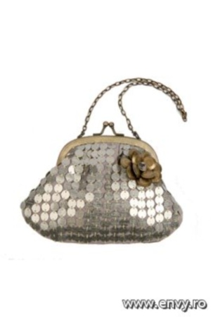 Poseta de ocazie disponibila in magazinele Accessorize.