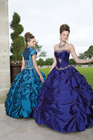 Rochie pentru domniosarele de onoare disponibila in magazinele Avangarde