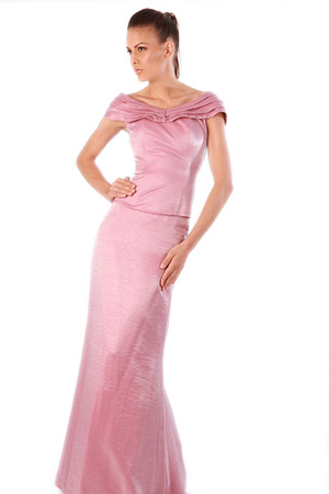 Rochie pentru domnisoarele de onoare disponibila in magazinele Calin