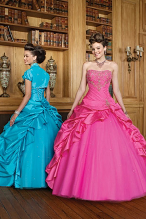 Rochie pentru domniosarele de onoare disponibila in magazinele Avangarde