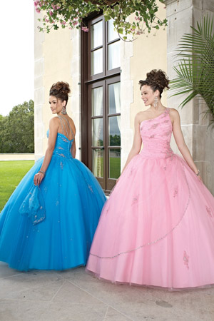 Rochie pentru domniosarele de onoare disponibila in magazinele Avangarde