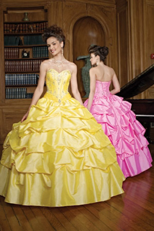 Rochie pentru domniosarele de onoare disponibila in magazinele Avangarde