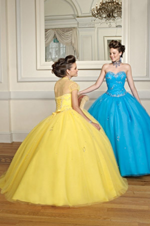 Rochie pentru domniosarele de onoare disponibila in magazinele Avangarde