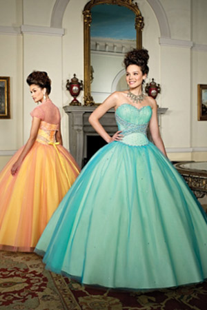 Rochie pentru domniosarele de onoare disponibila in magazinele Avangarde