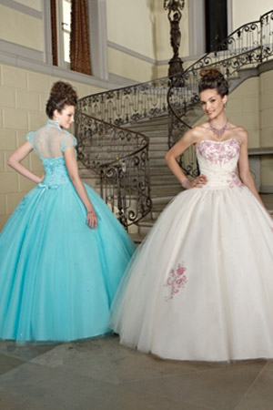 Rochie pentru domniosarele de onoare disponibila in magazinele Avangarde