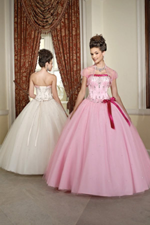 Rochie pentru domniosarele de onoare disponibila in magazinele Avangarde