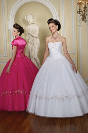 Rochie pentru domniosarele de onoare disponibila in magazinele Avangarde