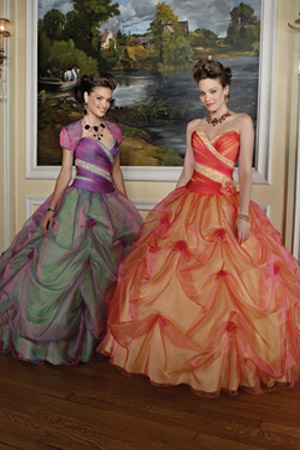 Rochie pentru domniosarele de onoare disponibila in magazinele Avangarde