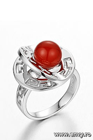 Inel de logodna disponibil in magazinele Be Precious.
