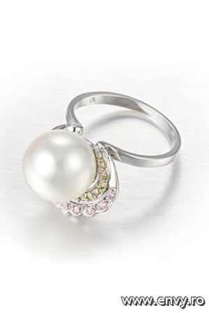 Inel de logodna disponibil in magazinele Be Precious.