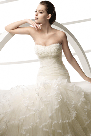 Rochie de mireasa disponibila in magazinele Bien Savyy, colectia