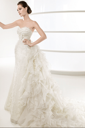 Rochie de mireasa disponibila in magazinele Bien Savyy, colectia