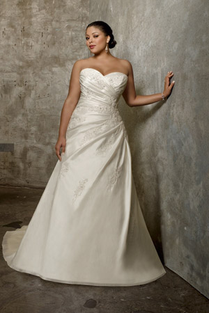 Rochie de mireasa disponibila in magazinele Avangarde Brides, Colectia