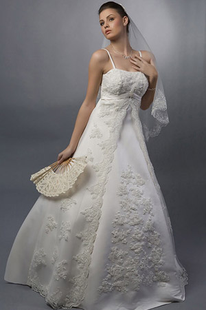 Rochie de mireasa disponibila in magazinele Calin Events.&nbsp;