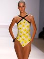 Costumele de baie cu imprimeuri florale sunt, in aceasta vara, la