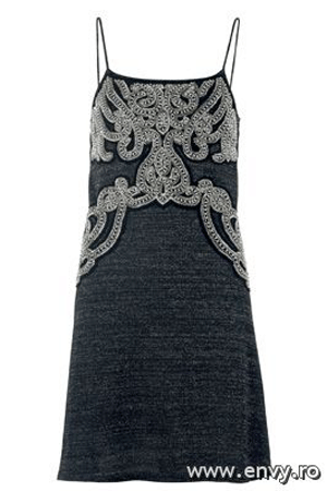 Rochie de seara disponibila in magazinele Mango.