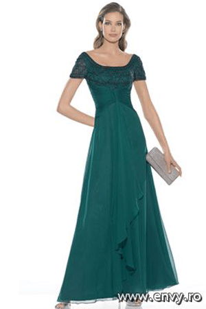 Rochie de seara disponibila in magazinele Bien Savvy.