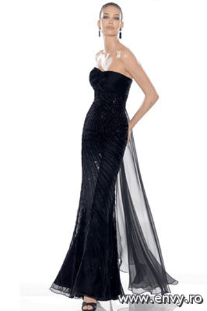 Rochie de seara disponibila in magazinele Bien Savvy.